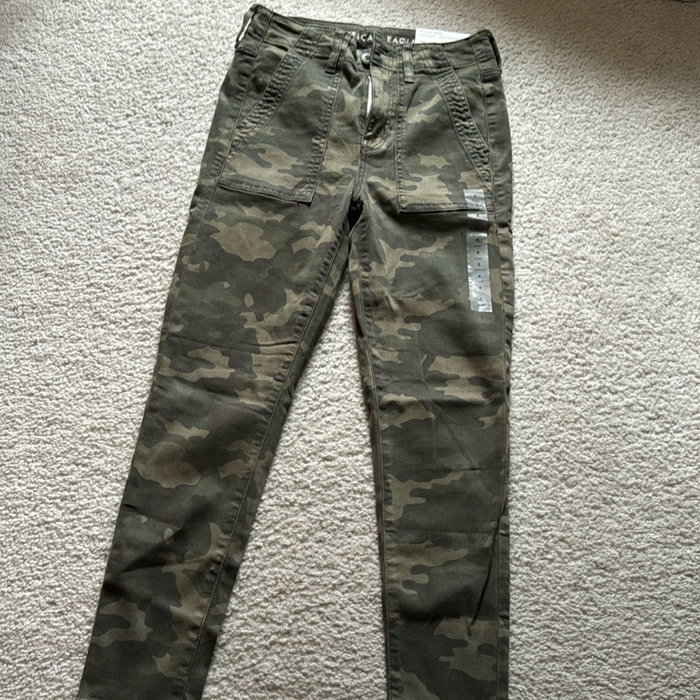 American Eagle- Camo hi rise stretch jegging crop -size 4 new w/tags